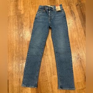 NWT Levi's Classic Blue Denim Wedgie Straight